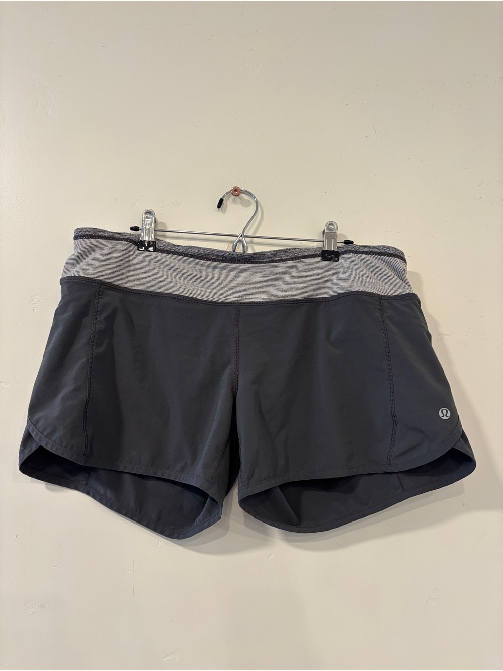 Lululemon Women's Gray 4” Speed Up Lined Running Gym Pilates Shorts Size 10
